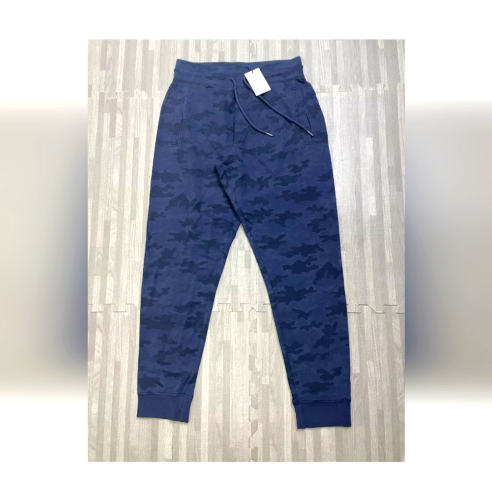 NEW with TAG. Peter Millar Crown Lava Wash Soft Jogger Pants. Mens Medium Size.